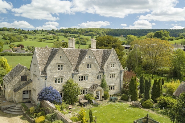 16th Century listed building with a large beautiful garden