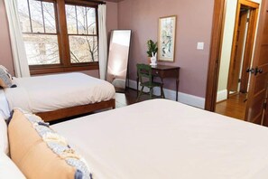 6 bedrooms, iron/ironing board, travel cot, WiFi