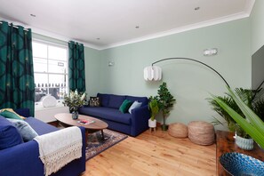 TV - West End Walk Up (London)