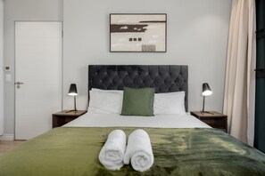 1 habitación, tabla de planchar con plancha, internet y ropa de cama 