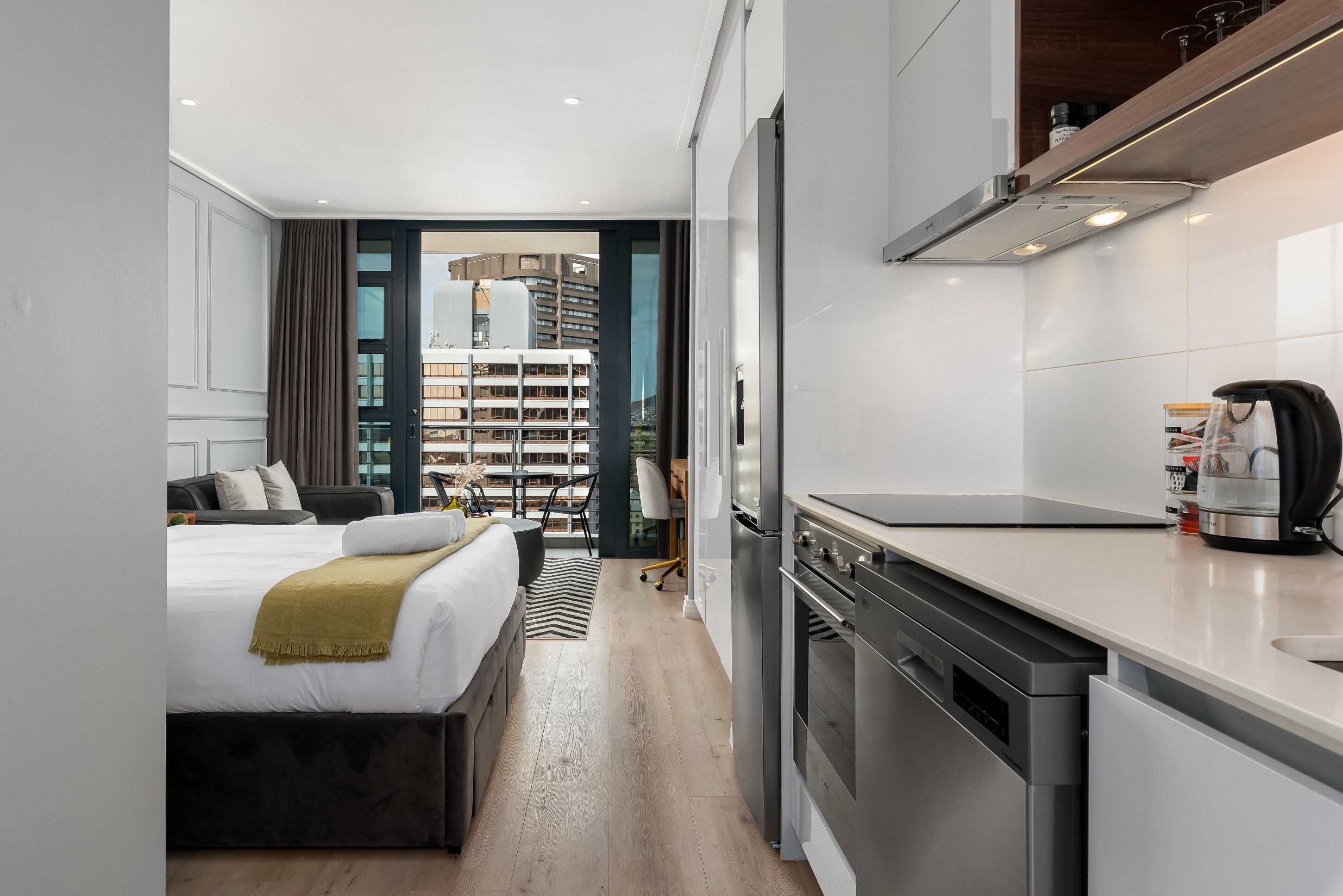 Studio Apartment with Mountain Views