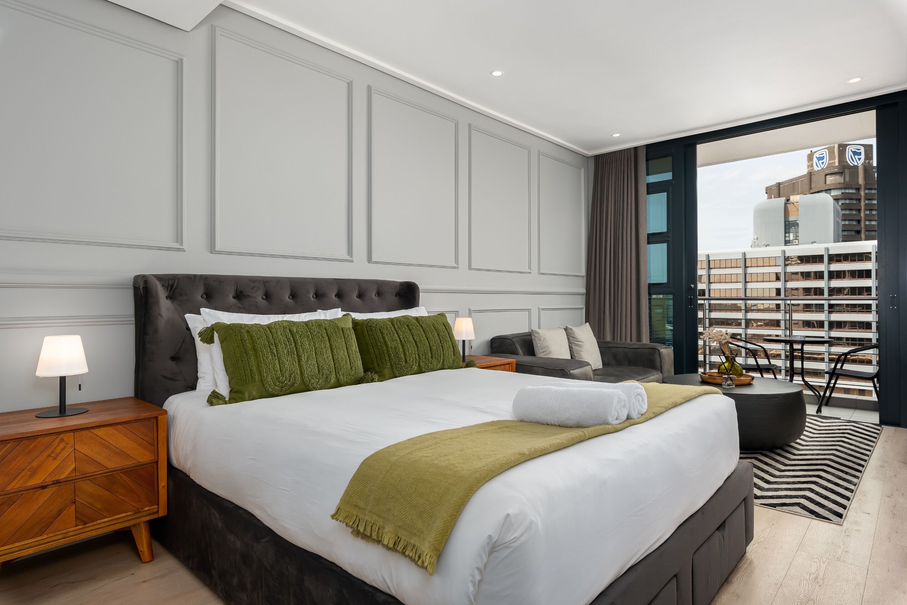 Studio Apartment with Mountain Views