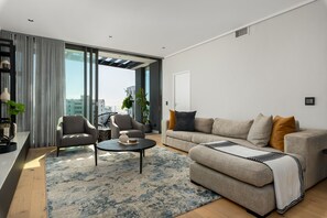 TV - Sea Point Penthouse Rooftop Deck with Jacuzzi (Cape Town)