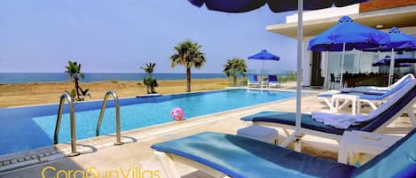 Villa, 4 habitaciones, para fumadores | Alberca | Alberca al aire libre