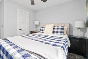 3 habitaciones, escritorio, tabla de planchar con plancha y wifi 