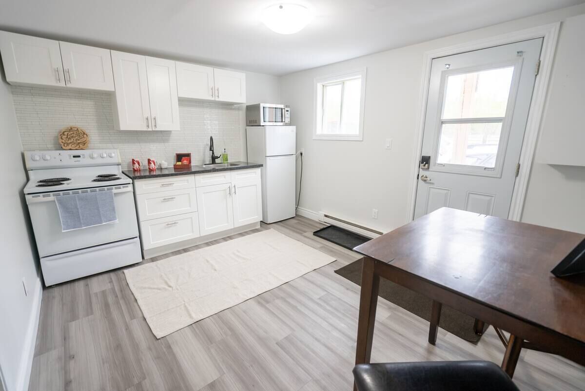 Private Suite With Full Kitchen