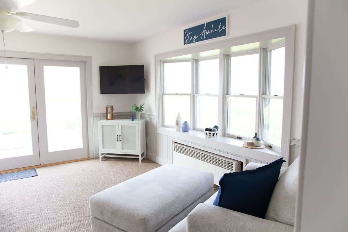 Télévision, cheminée, espaces bureaux