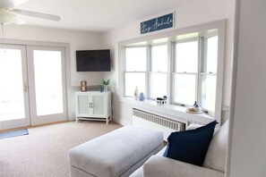 TV, fireplace, offices