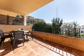 Outdoor dining - Southfacing Apartment in Mijas with ocean views (Mijas Costa)