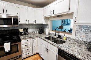 Cookware/dishes/utensils