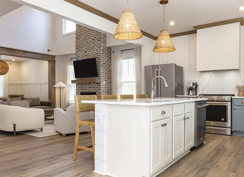 Perfect Retreat! 6min Walk to the Beach! Luxury!!