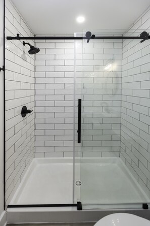 Shower, hair dryer, towels - Jeffreys Bay - Loft #3 - 8 min walk to beach (Virginia Beach)
