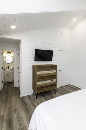 1 bedroom, iron/ironing board, travel crib, WiFi