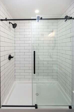 Shower, hair dryer, towels - Raglan - Loft #7 - 8 min walk to the beach (Virginia Beach)
