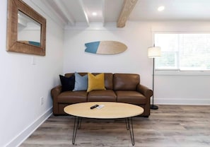 TV - Raglan - Loft #7 - 8 min walk to the beach (Virginia Beach)
