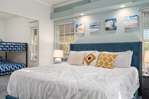 3 Schlafzimmer, Schreibtisch, Bügeleisen/Bügelbrett, Reisekinderbett