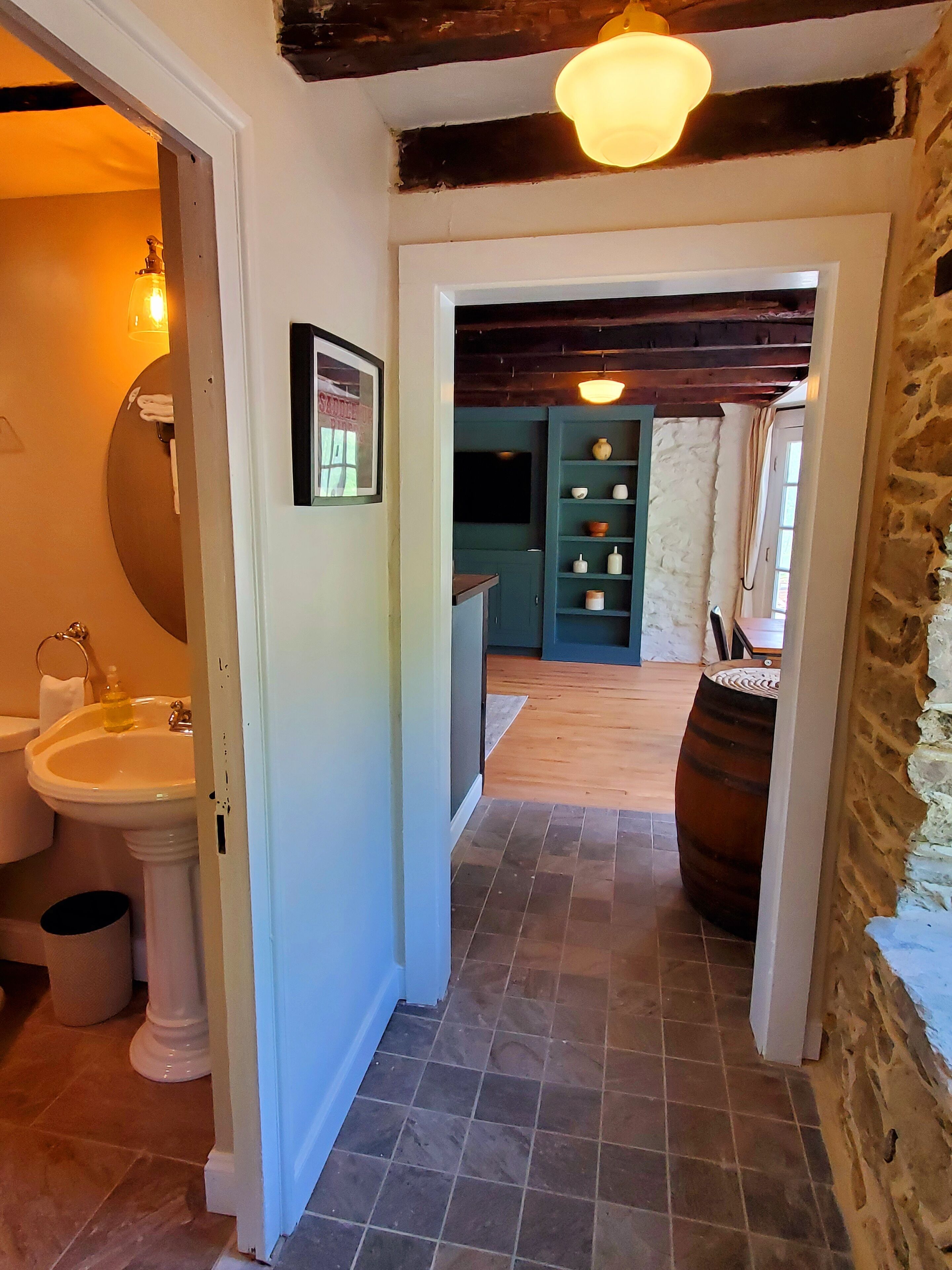 18th Century Stone Cottage minutes from historic Middleburg