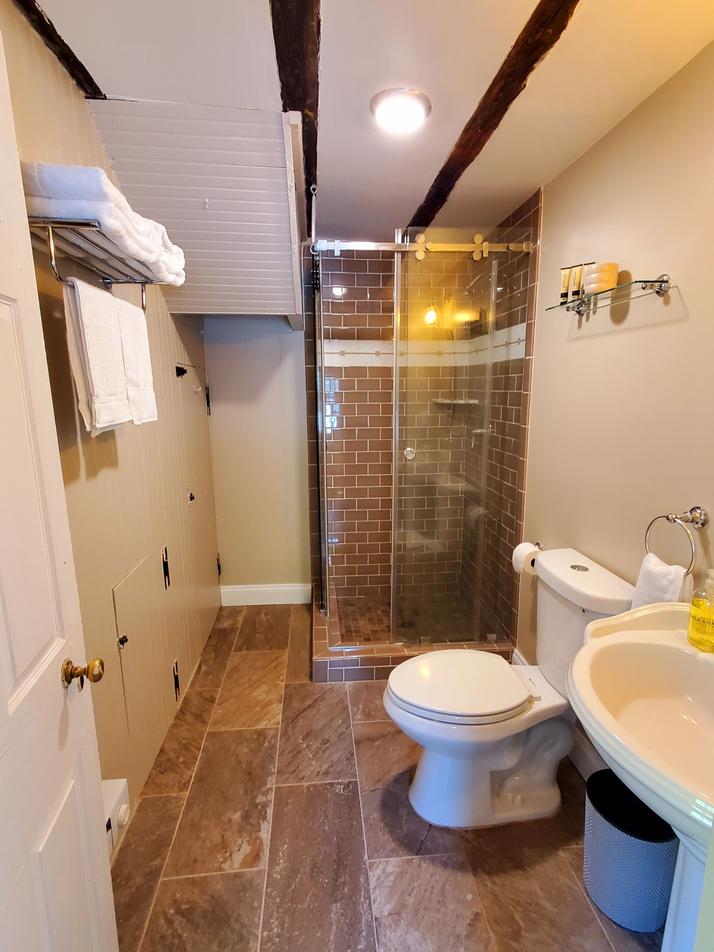 18th Century Stone Cottage minutes from historic Middleburg