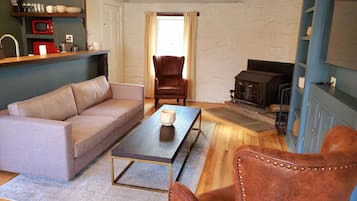 Smart TV, caminetto, studio