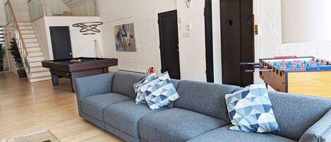 Smart TV, table football