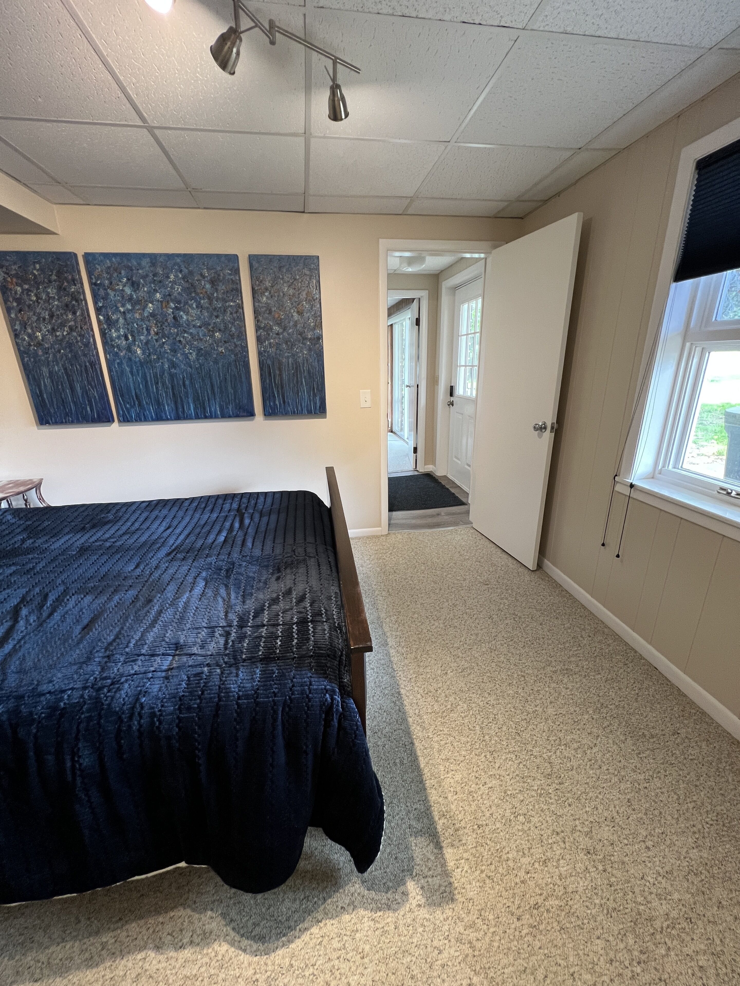 Dog Friendly, West Side Country living with hot tub, pool table, fire pit