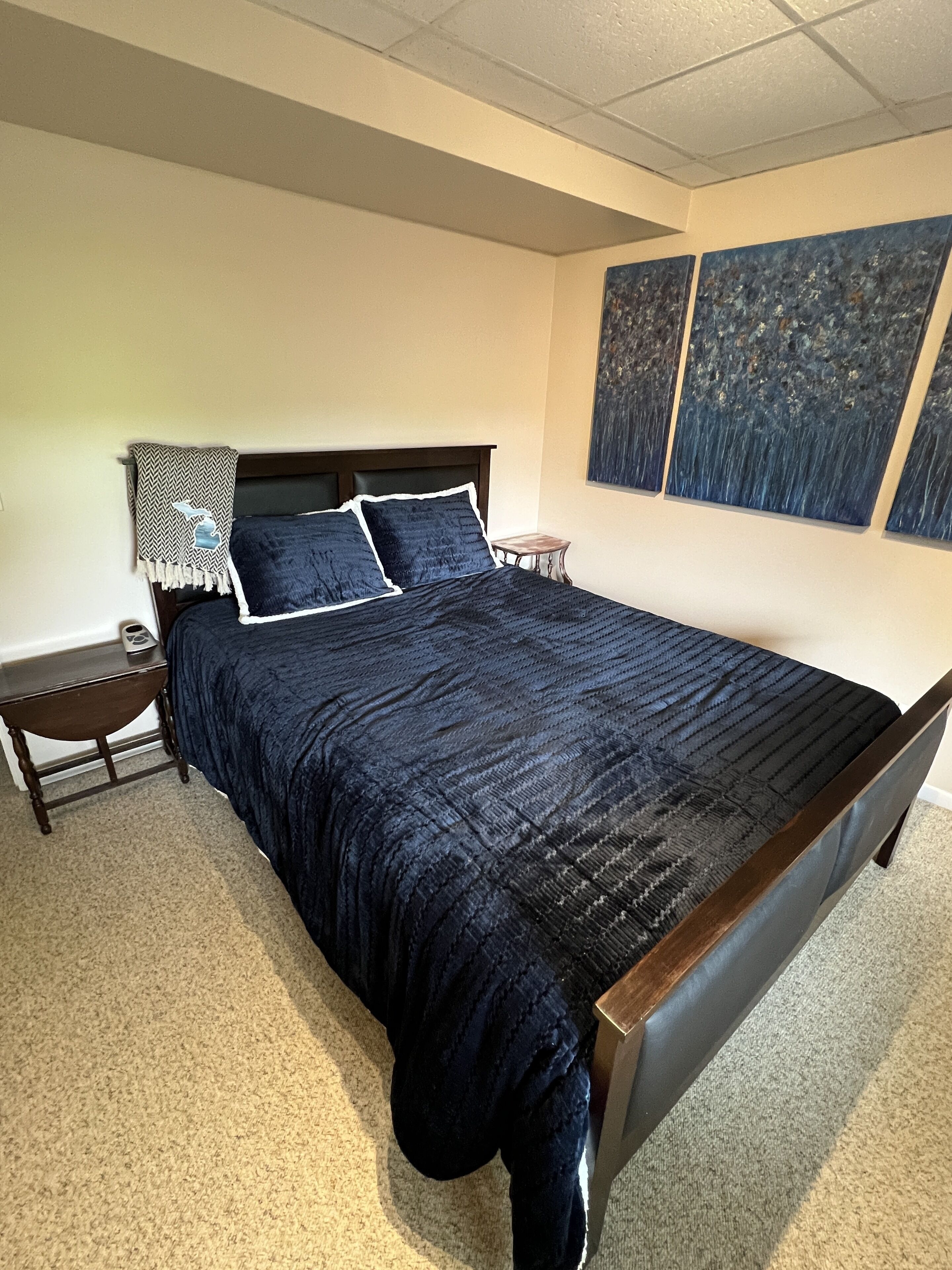 Dog Friendly, West Side Country living with hot tub, pool table, fire pit