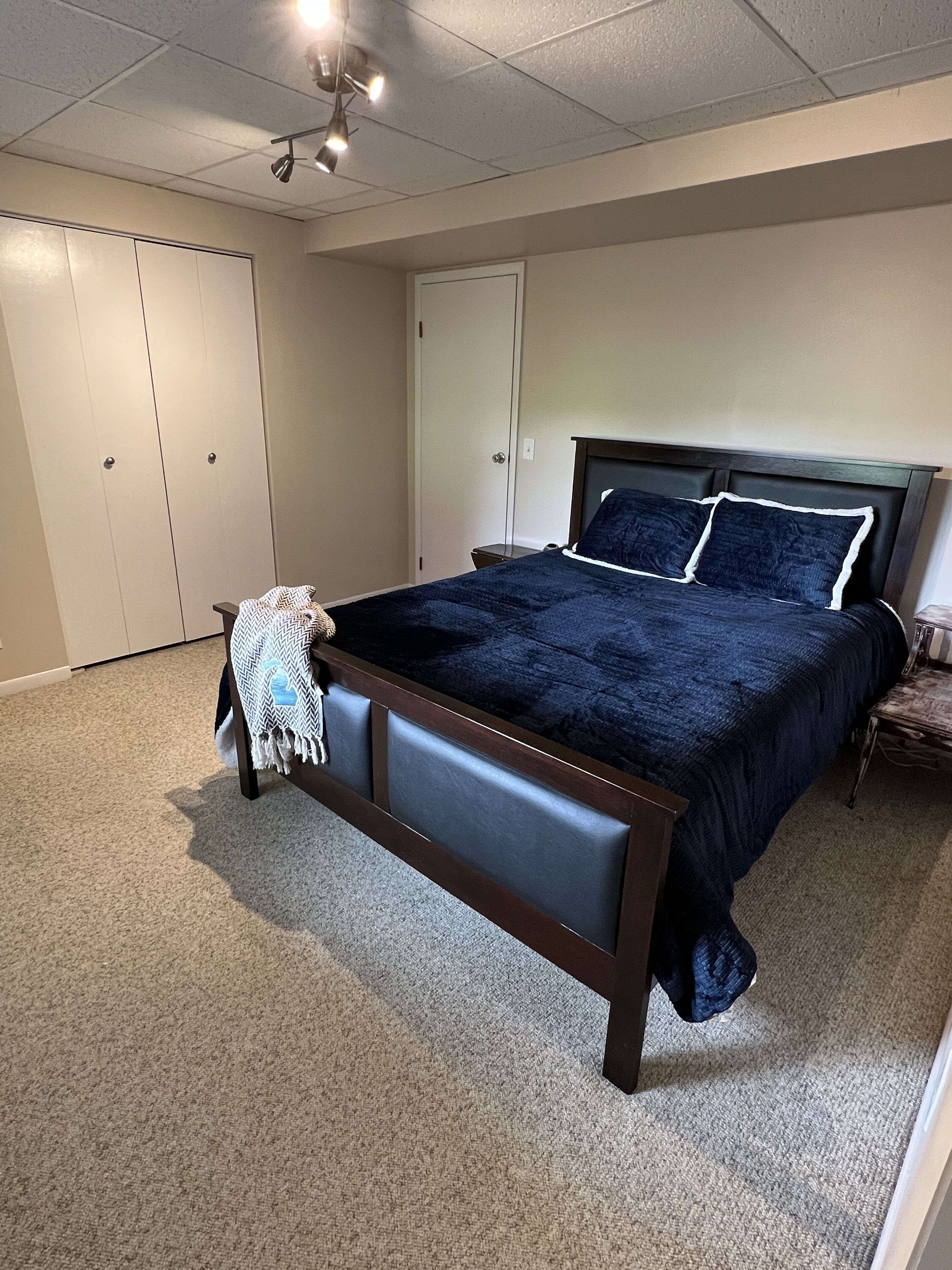 Dog Friendly, West Side Country living with hot tub, pool table, fire pit