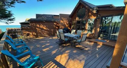 Ocean Cabin 19 with Jacuzzi and Spacious Deck w/ Seating (Private Beach Owned by White Rock Resort)