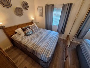 2 chambres, fer et planche à repasser, Wi-Fi gratuit, draps fournis