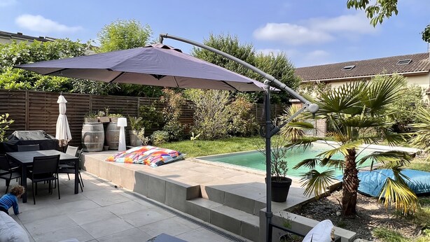 A patio with outdoor furniture, a pool, and a covered seating area. - Charmante Maison Familiale (Gradignan)
