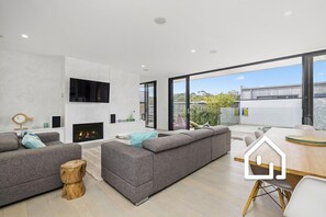 Smart TV, fireplace, DVD player