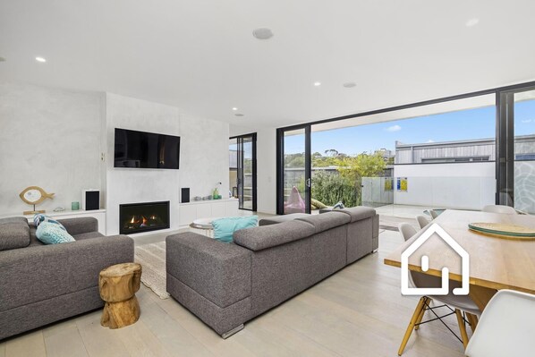 Smart TV, fireplace, DVD player