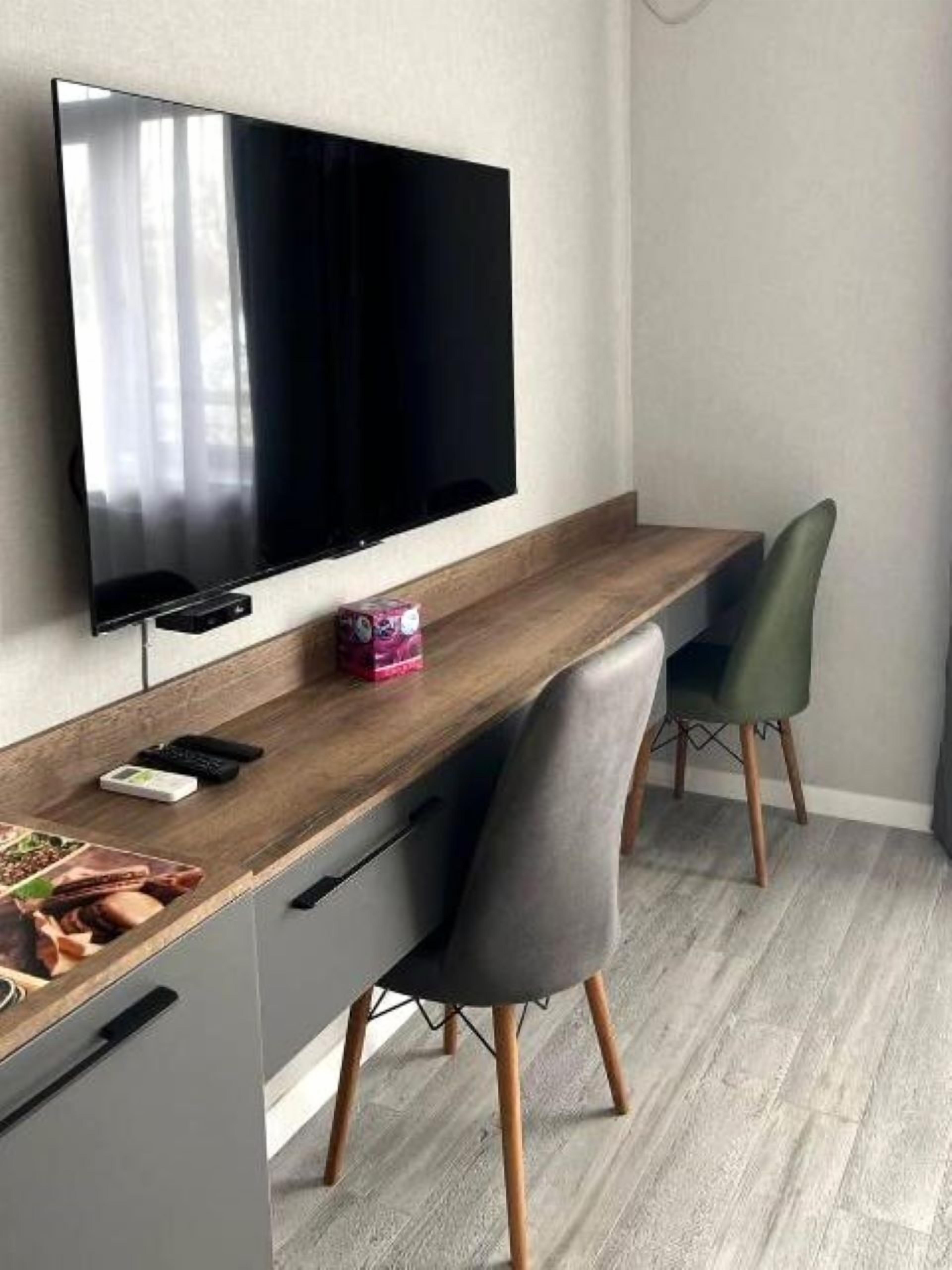 Caja de seguridad en la habitación y escritorio 