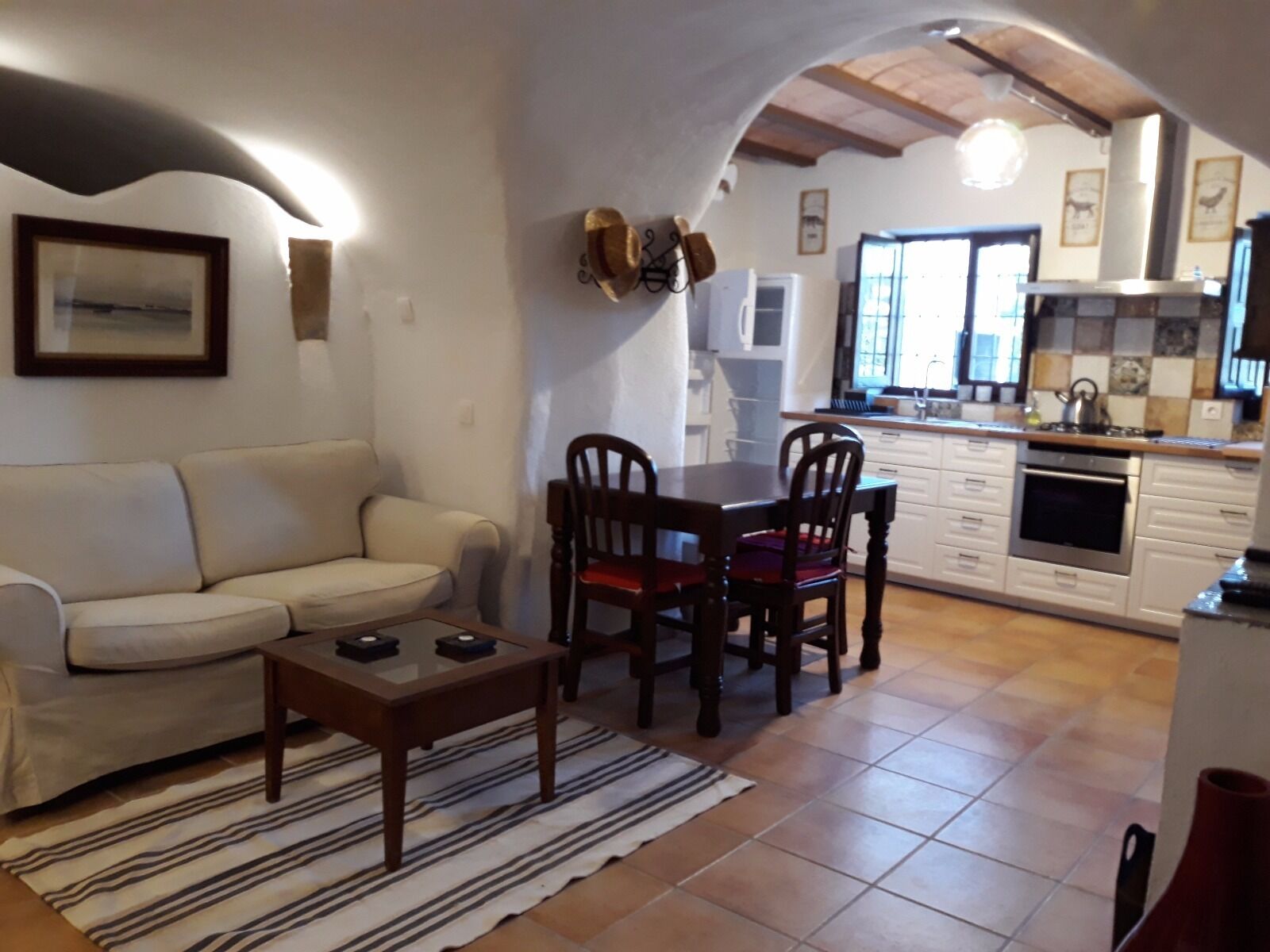 Appartamento panoramico | Area soggiorno | TV a schermo piatto 70 cm con canali digitali, TV, lettore DVD