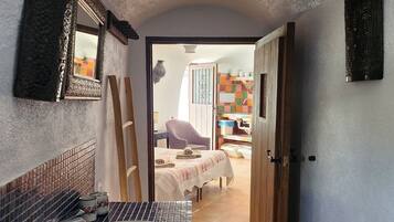 Estudio | Baño | Ducha, secador de pelo, toallas y jabón