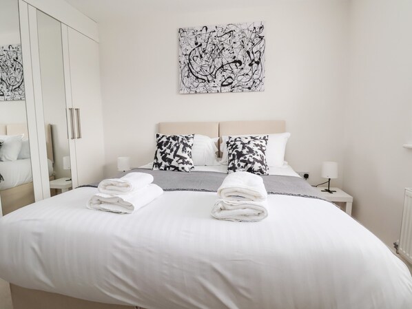 2 bedrooms, individually decorated, individually furnished, free WiFi