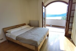 3 chambres, coffre-fort, fer et planche à repasser