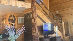 A wooden interior with a staircase, a television, and a decorative vase. - Tanzanite-- The "GEM" with a Hot Tub & WiFi!! (Slade)