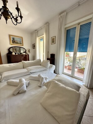 2 chambres, fer et planche à repasser, Wi-Fi gratuit, draps fournis