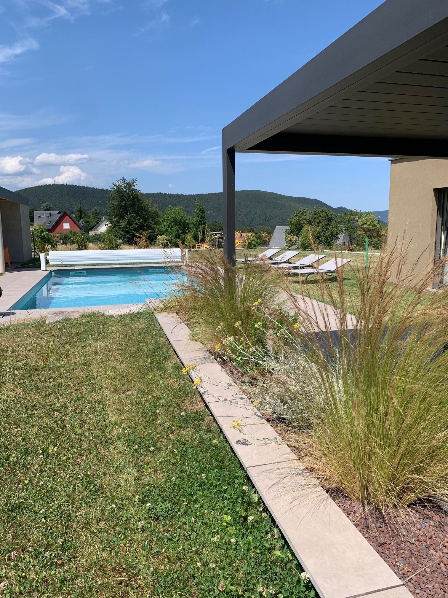 室外游泳池，恒温泳池