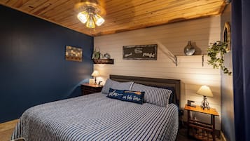 5 bedrooms, desk, travel crib, free WiFi