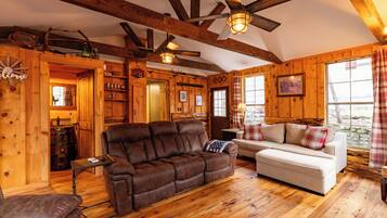 Smart TV, fireplace, DVD player, stereo