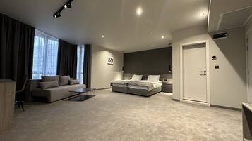 1 dormitorio, minibar, escritorio y sistema de insonorización