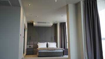 Luxury Apartment | Minibar, desk, soundproofing, free WiFi