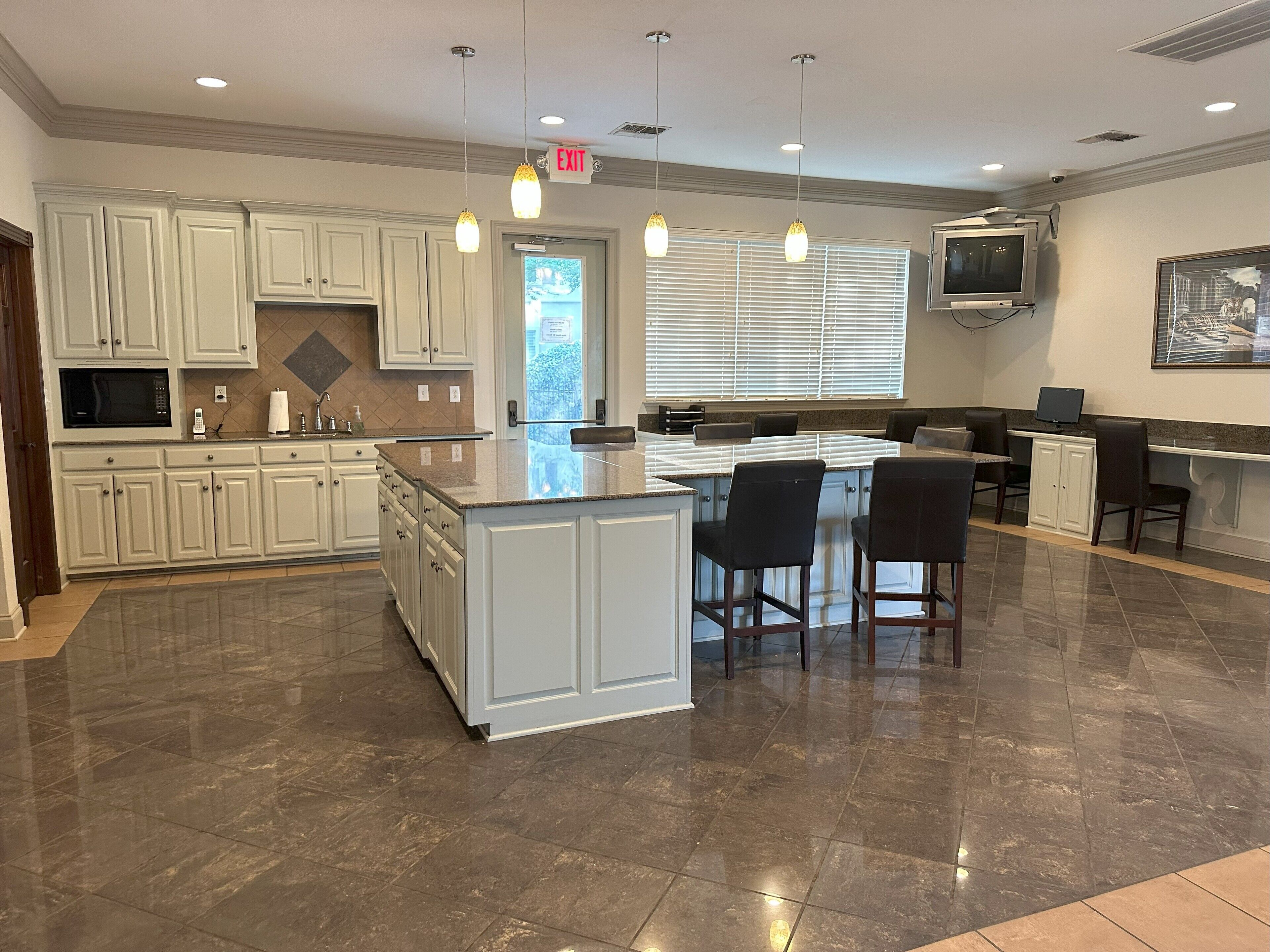 Newly Renovated, Entire home to relax near LSU Stadium