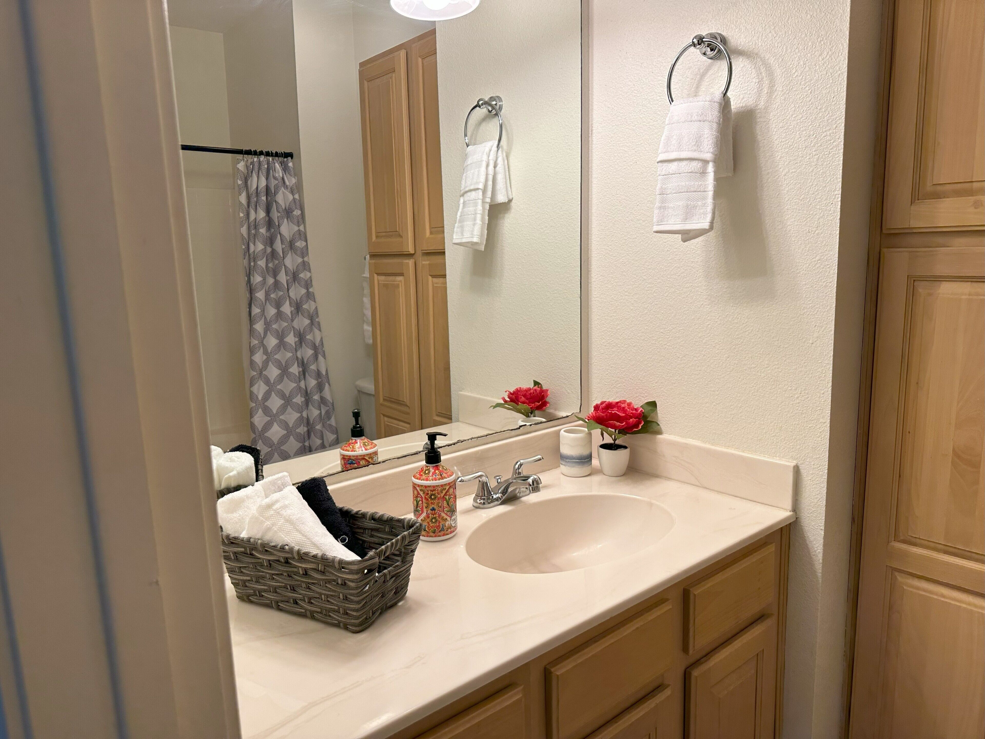 Newly Renovated, Entire home to relax near LSU Stadium