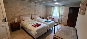 4 bedrooms, WiFi, bed sheets