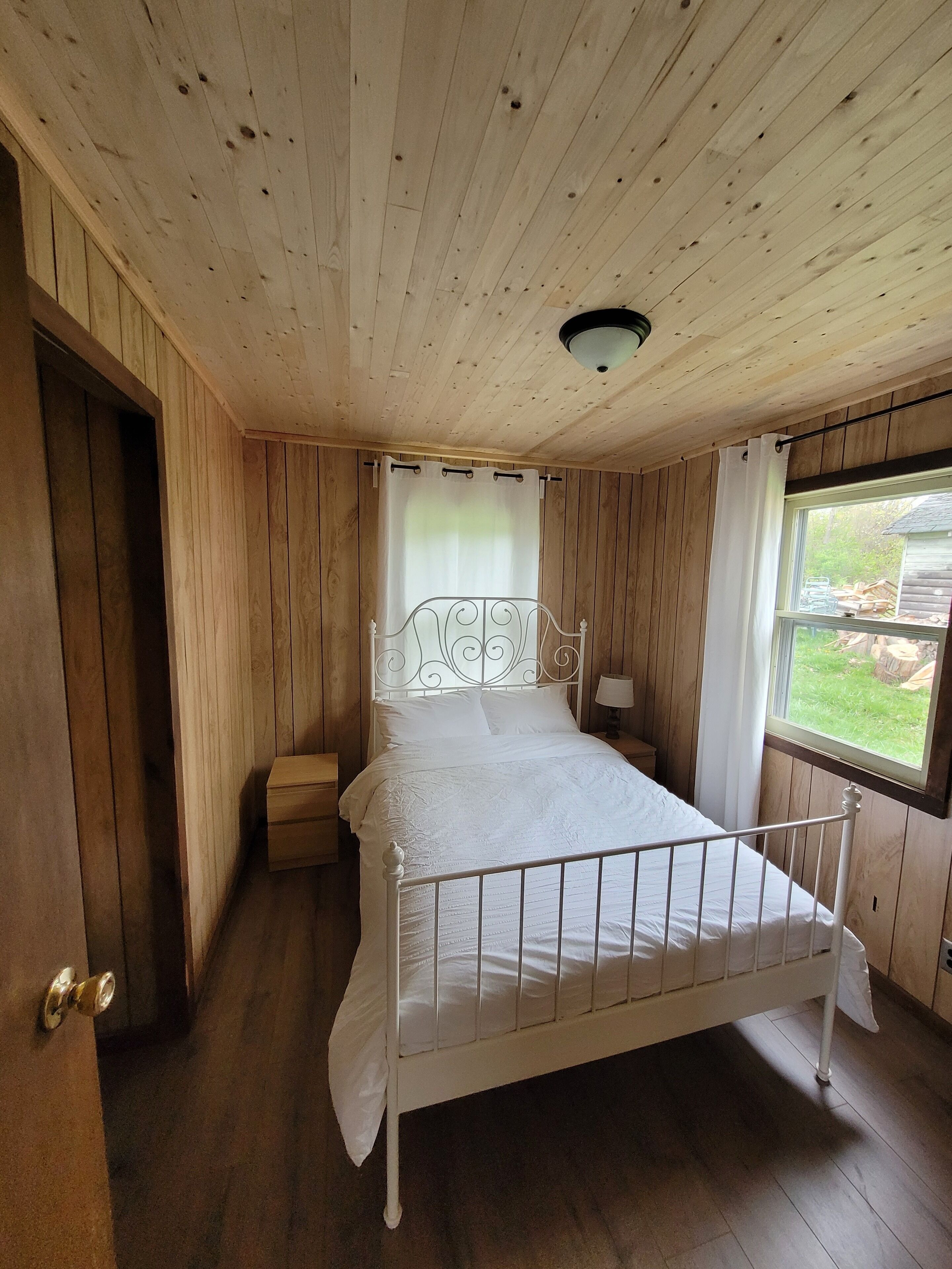 We Invite you to Enjoy Cozy Cottage on Howe Island