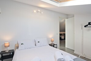 2 bedrooms, iron/ironing board, free WiFi, bed sheets