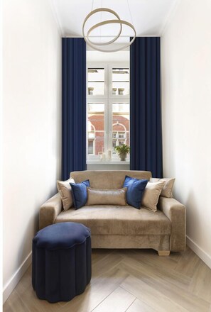 Deluxe Apartment | Iron/ironing board, free WiFi